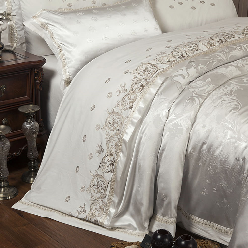 Luxury Bedding Set: image 11